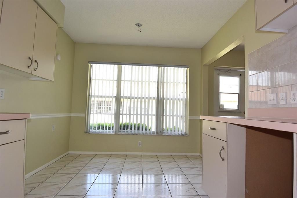 For Sale: $166,000 (2 beds, 2 baths, 1309 Square Feet)