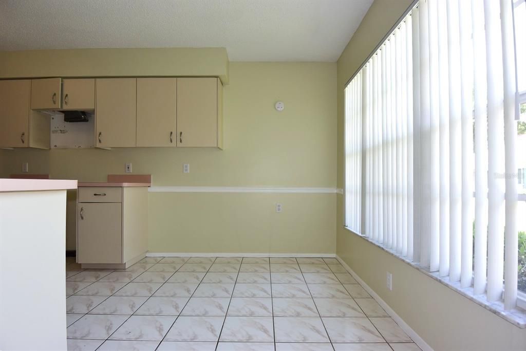 For Sale: $166,000 (2 beds, 2 baths, 1309 Square Feet)