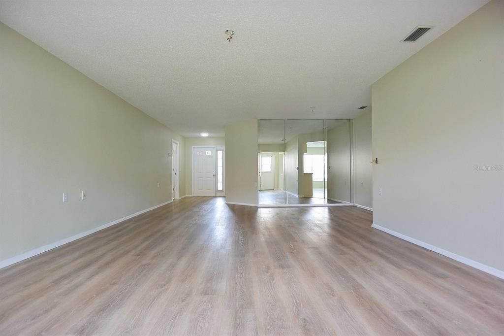 For Sale: $166,000 (2 beds, 2 baths, 1309 Square Feet)