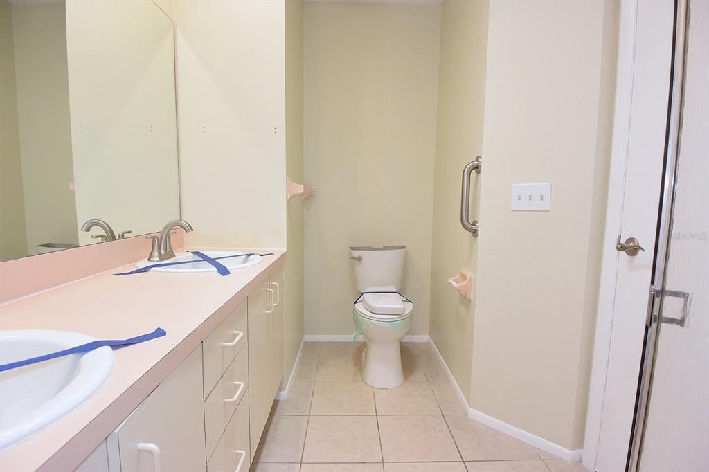 For Sale: $166,000 (2 beds, 2 baths, 1309 Square Feet)