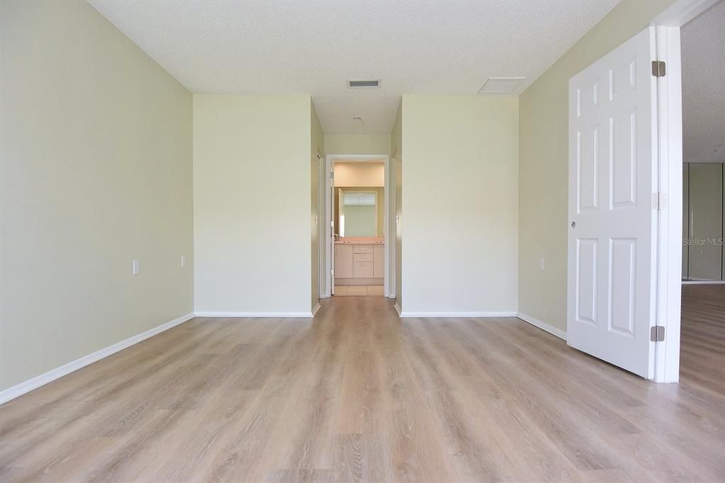 For Sale: $166,000 (2 beds, 2 baths, 1309 Square Feet)