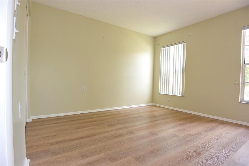 For Sale: $166,000 (2 beds, 2 baths, 1309 Square Feet)