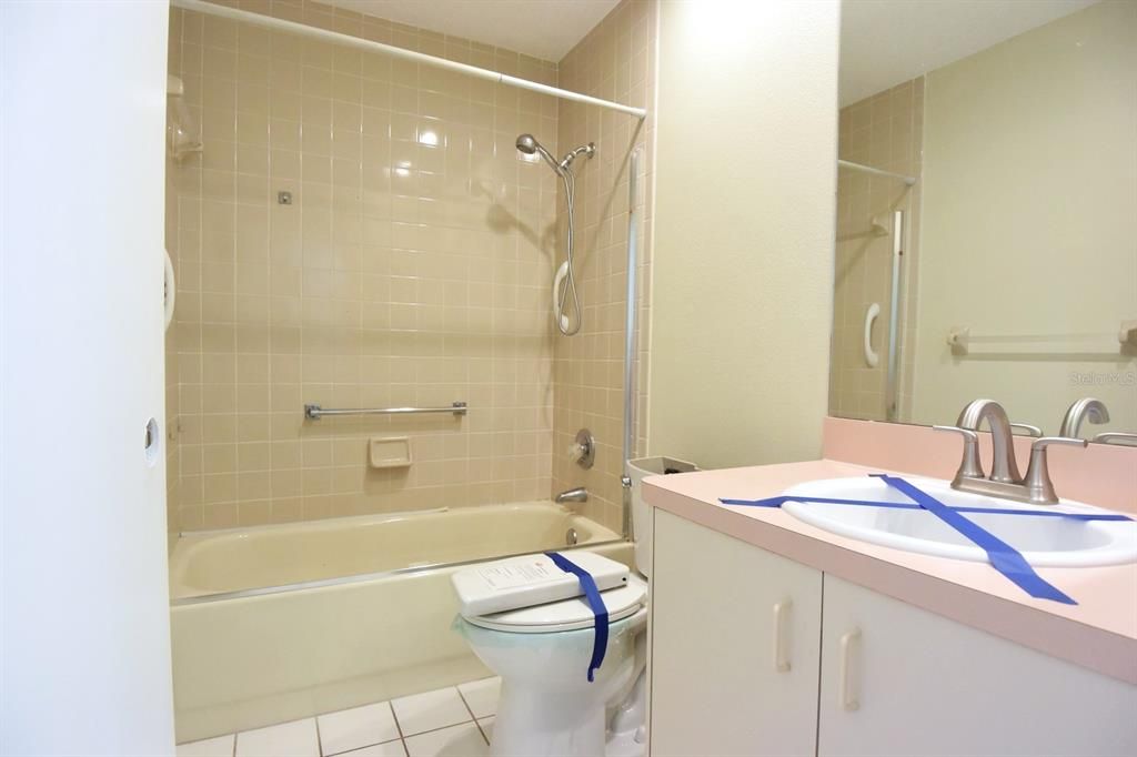For Sale: $166,000 (2 beds, 2 baths, 1309 Square Feet)
