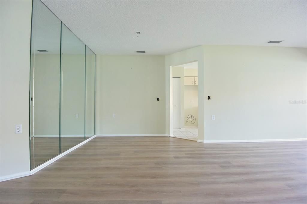 For Sale: $166,000 (2 beds, 2 baths, 1309 Square Feet)
