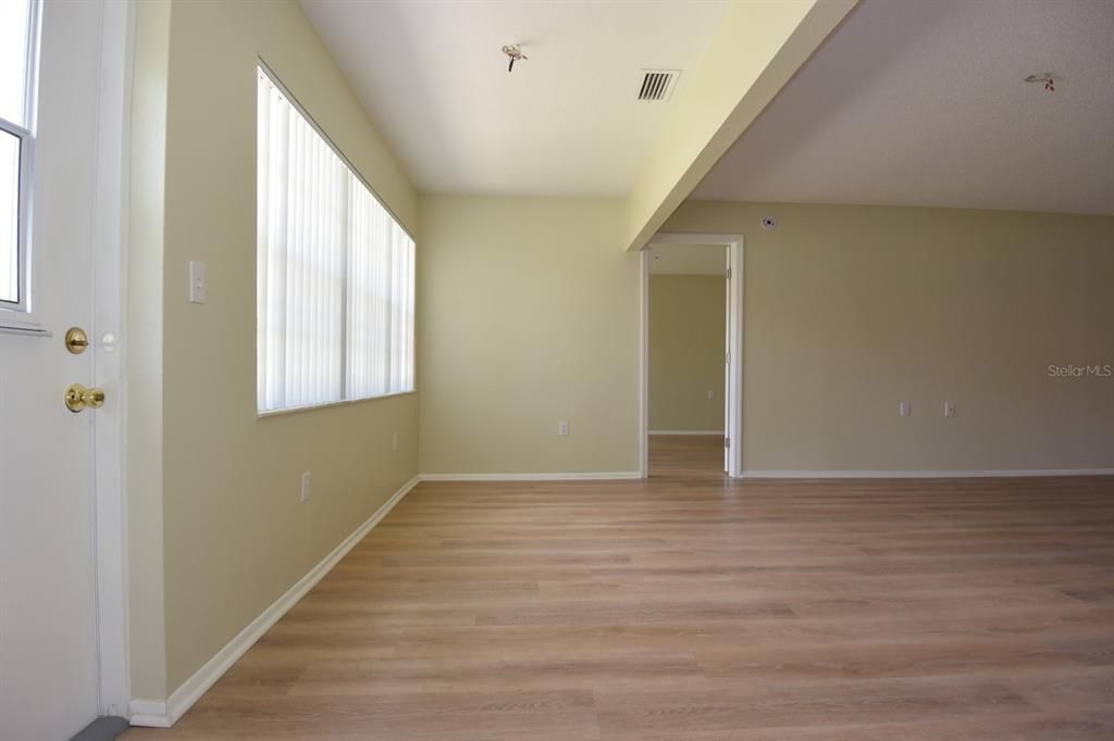 For Sale: $166,000 (2 beds, 2 baths, 1309 Square Feet)