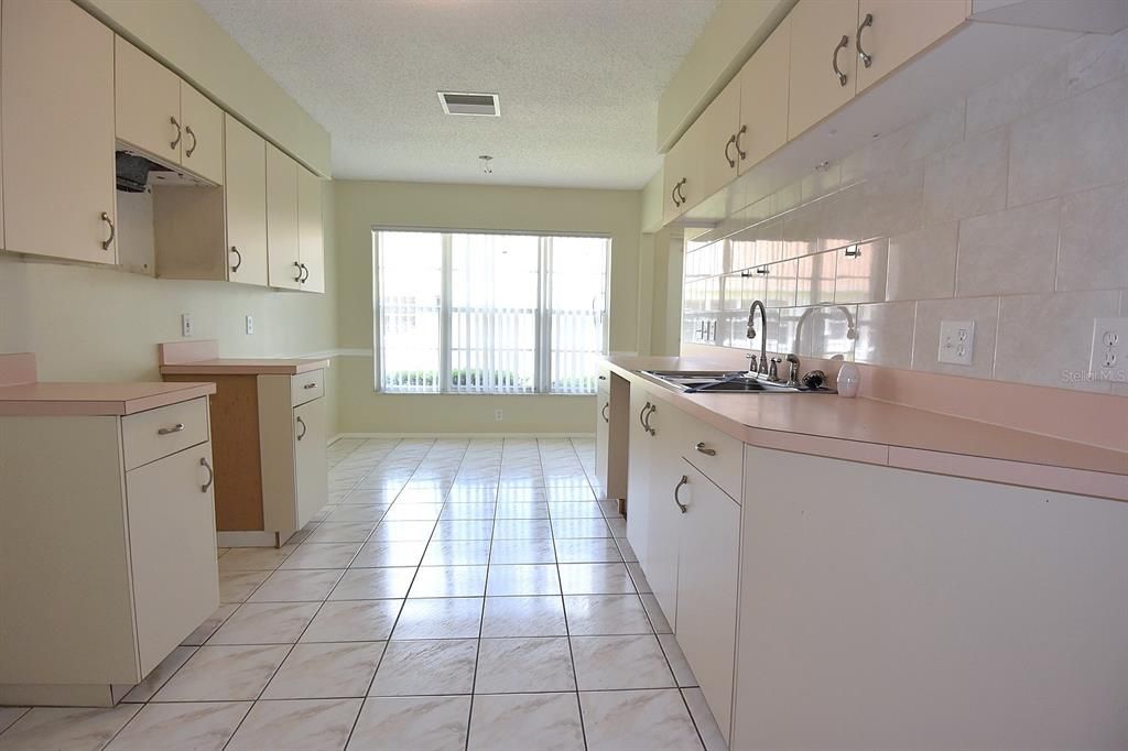 For Sale: $166,000 (2 beds, 2 baths, 1309 Square Feet)