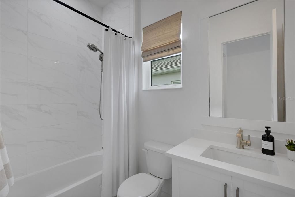 Activo con contrato: $1,599,000 (3 camas, 3 baños, 2675 Pies cuadrados)