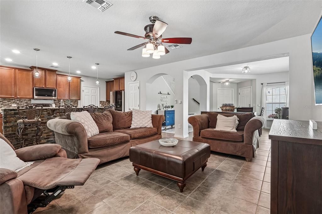 For Sale: $595,000 (4 beds, 3 baths, 2827 Square Feet)