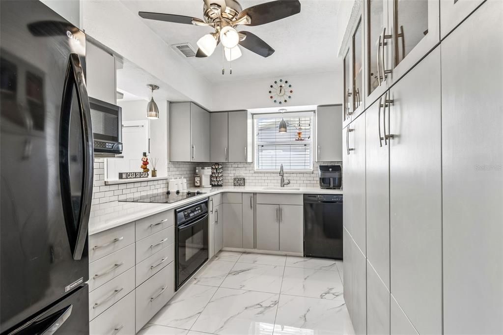 For Rent: $3,995 (2 beds, 2 baths, 1166 Square Feet)