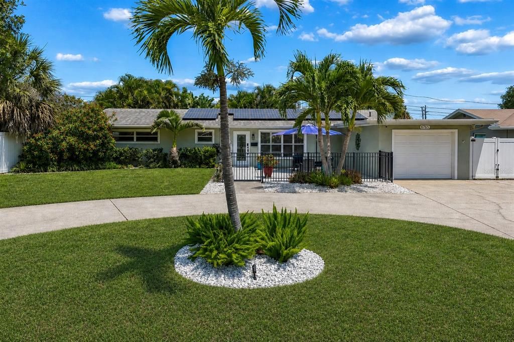 For Rent: $3,995 (2 beds, 2 baths, 1166 Square Feet)