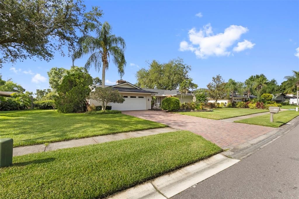 For Sale: $785,000 (4 beds, 2 baths, 2825 Square Feet)