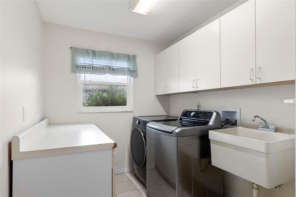 For Sale: $785,000 (4 beds, 2 baths, 2825 Square Feet)