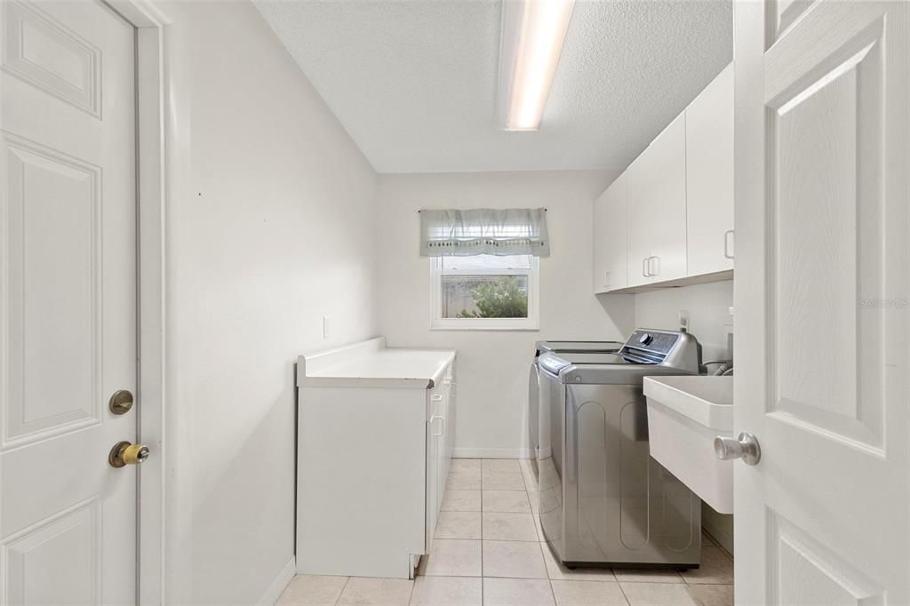 For Sale: $785,000 (4 beds, 2 baths, 2825 Square Feet)