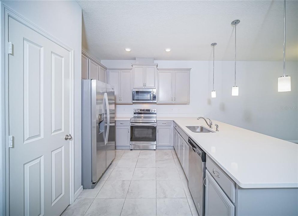 For Rent: $2,250 (4 beds, 3 baths, 1637 Square Feet)