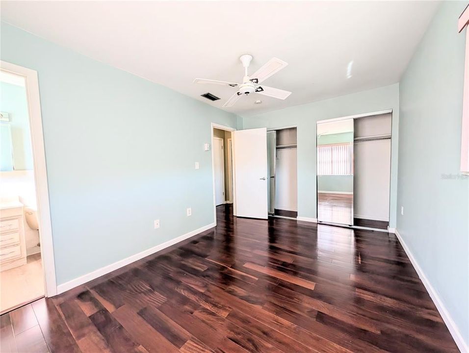 For Sale: $130,000 (2 beds, 2 baths, 966 Square Feet)