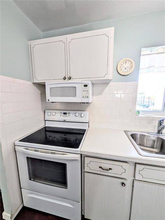 For Sale: $130,000 (2 beds, 2 baths, 966 Square Feet)