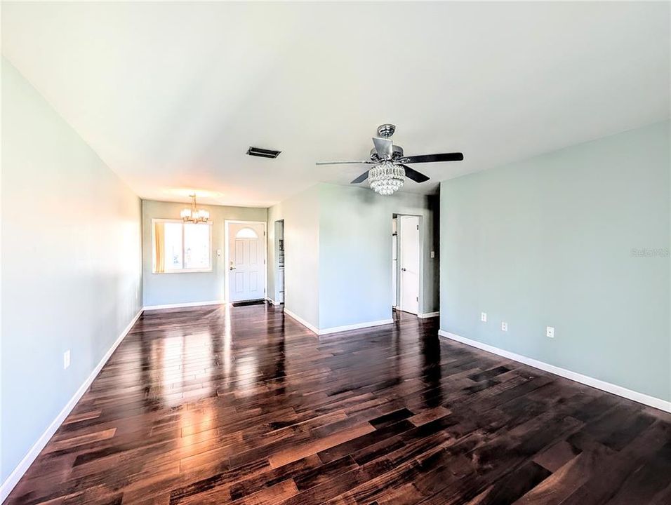 For Sale: $130,000 (2 beds, 2 baths, 966 Square Feet)