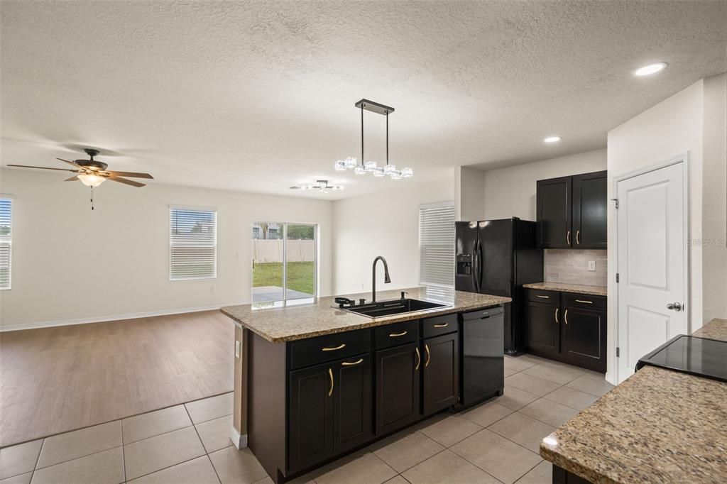 For Sale: $319,900 (4 beds, 2 baths, 1771 Square Feet)