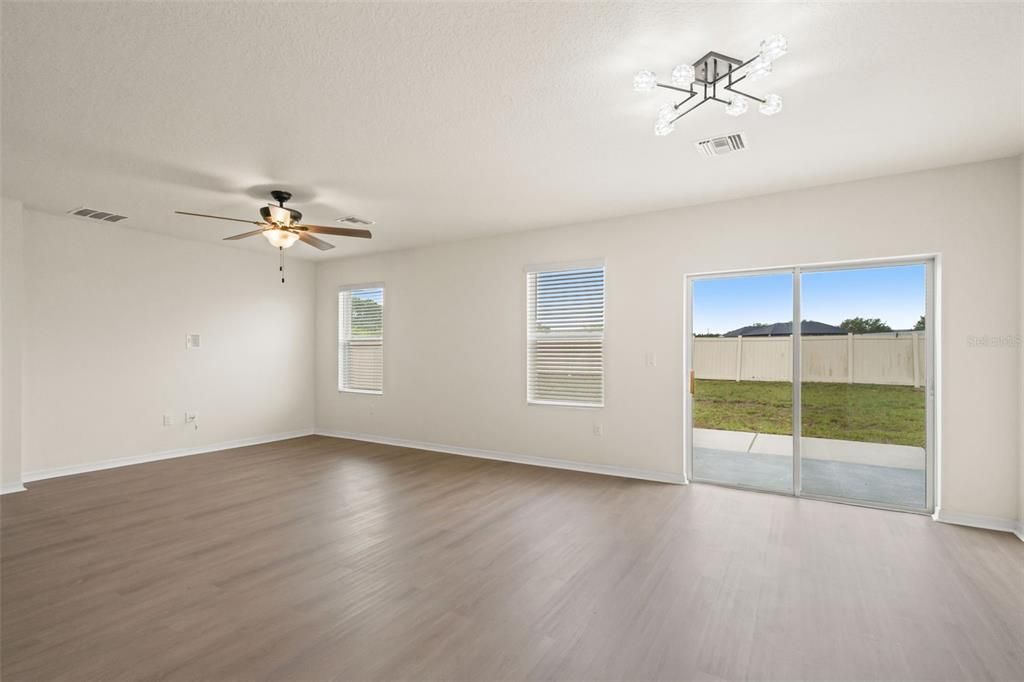 For Sale: $319,900 (4 beds, 2 baths, 1771 Square Feet)