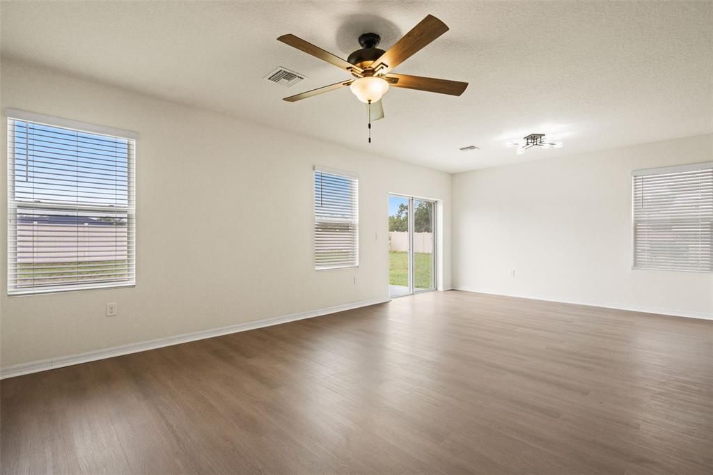 For Sale: $319,900 (4 beds, 2 baths, 1771 Square Feet)