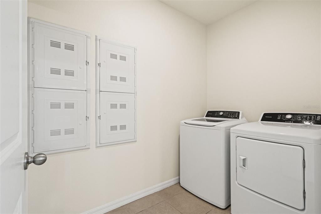 For Sale: $319,900 (4 beds, 2 baths, 1771 Square Feet)