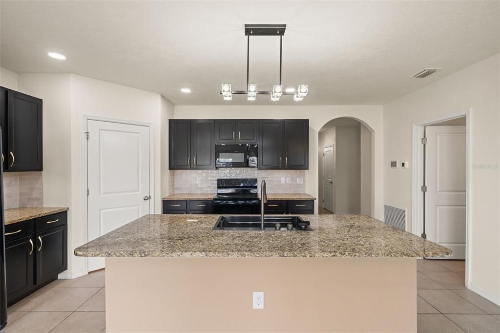For Sale: $319,900 (4 beds, 2 baths, 1771 Square Feet)