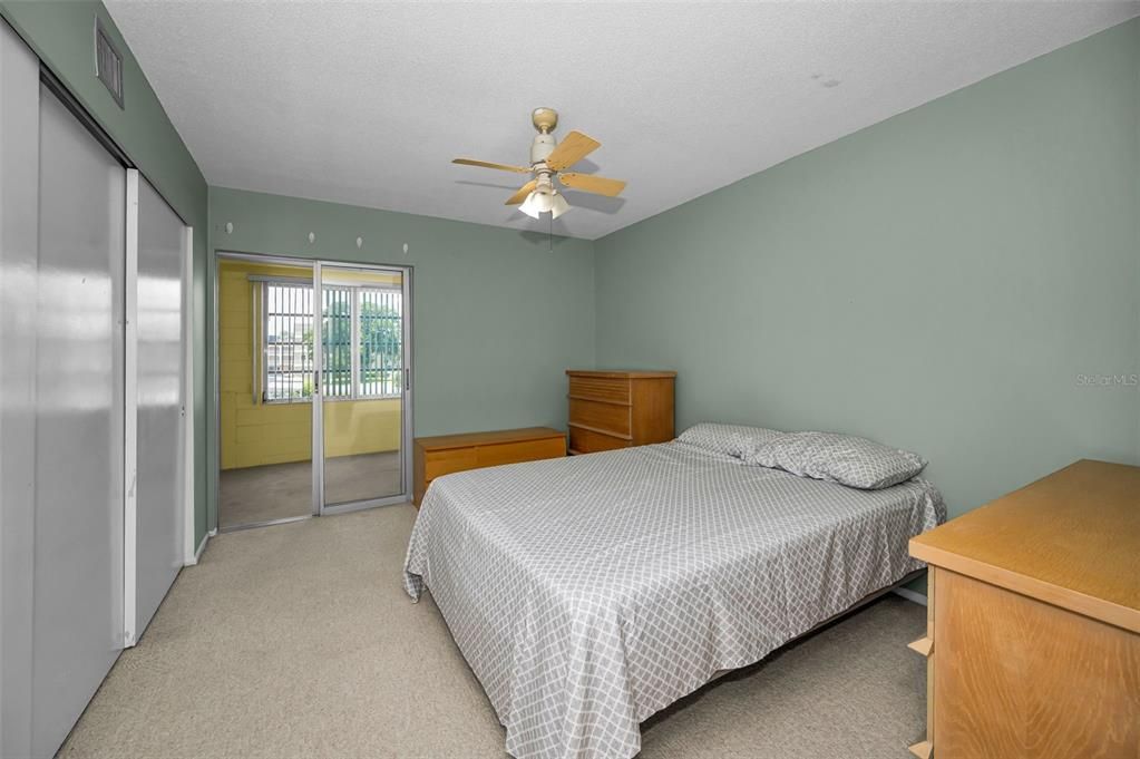 For Sale: $109,000 (2 beds, 1 baths, 1100 Square Feet)
