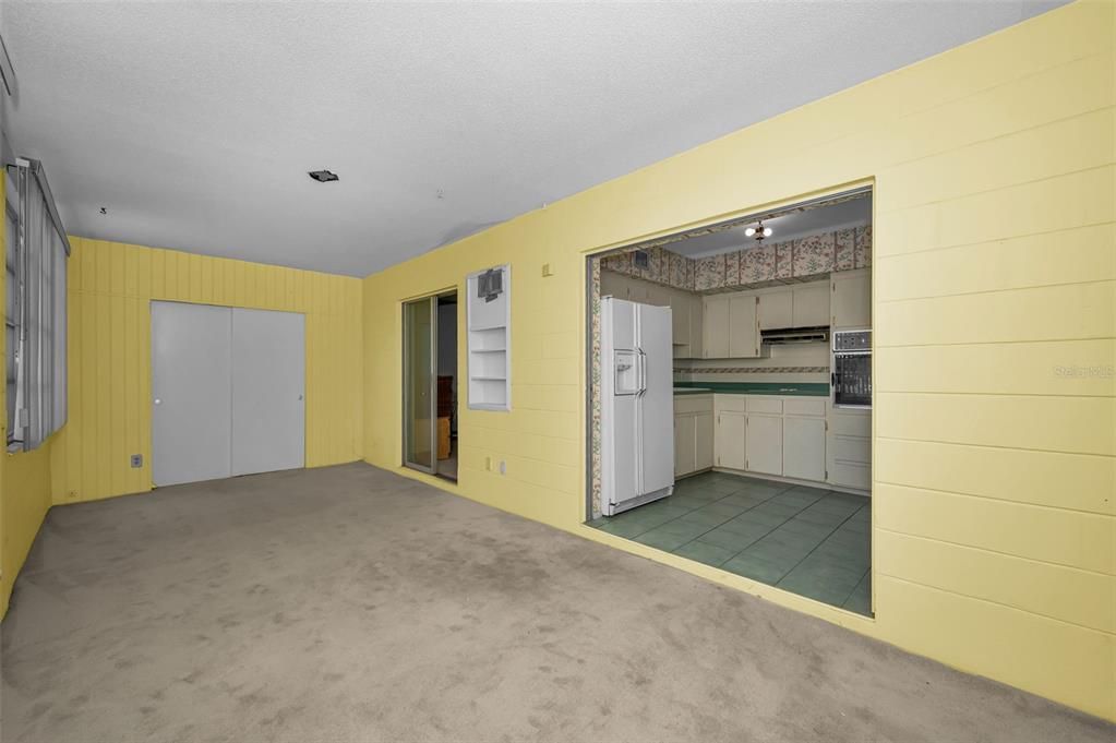 For Sale: $109,000 (2 beds, 1 baths, 1100 Square Feet)