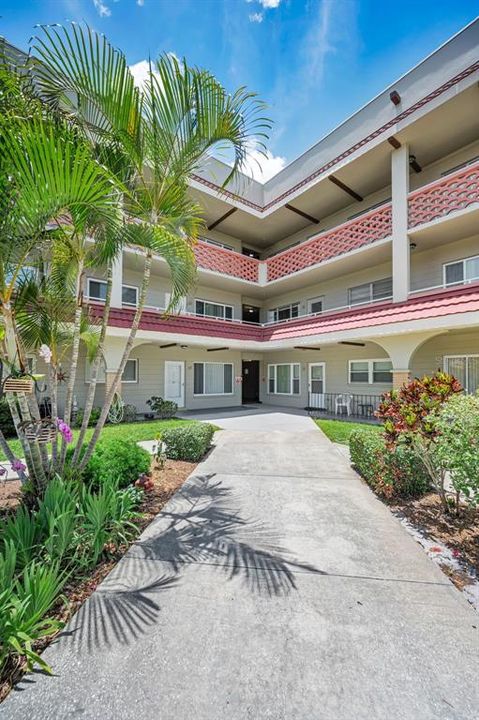 For Sale: $109,000 (2 beds, 1 baths, 1100 Square Feet)