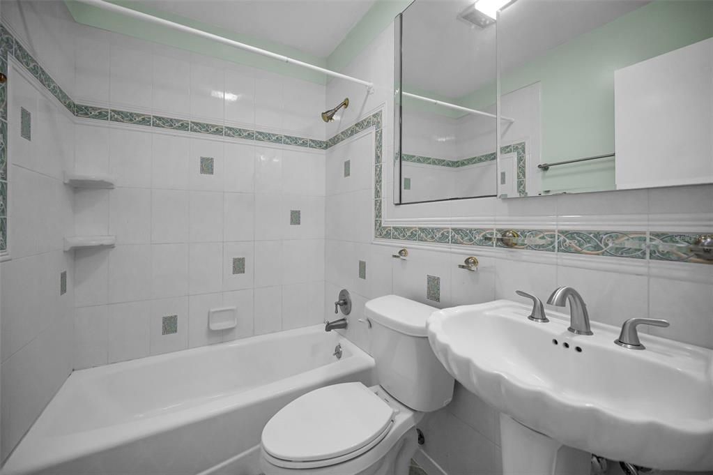 For Sale: $109,000 (2 beds, 1 baths, 1100 Square Feet)