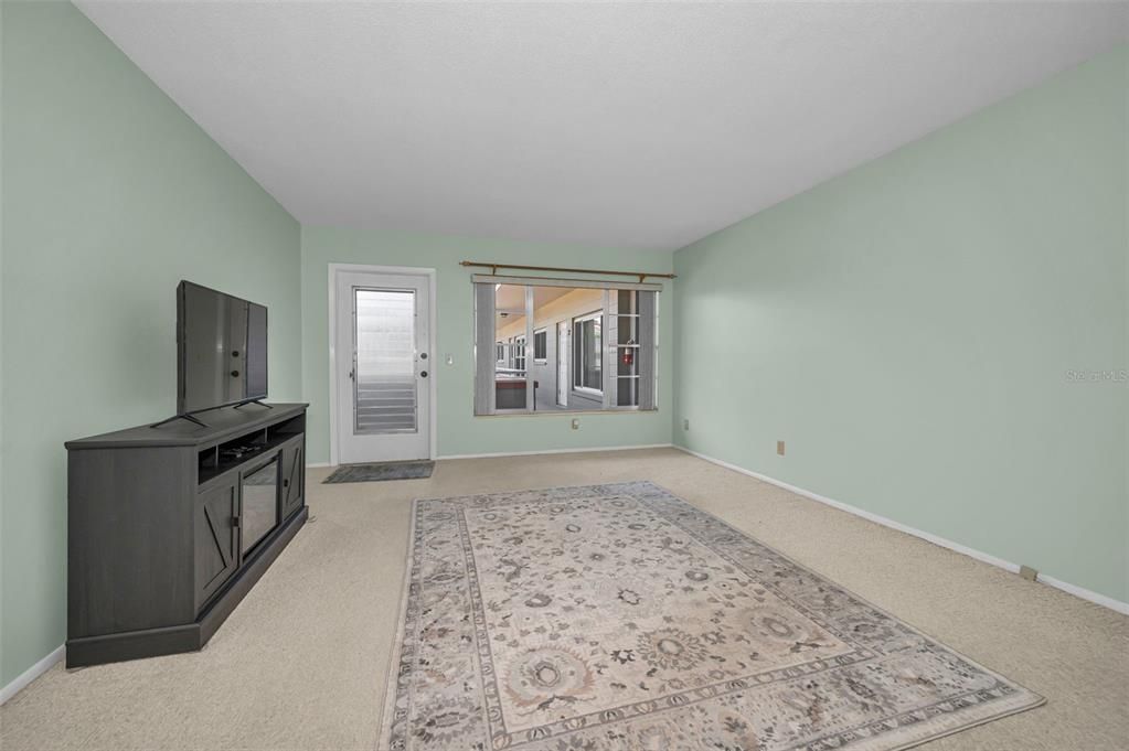 For Sale: $109,000 (2 beds, 1 baths, 1100 Square Feet)