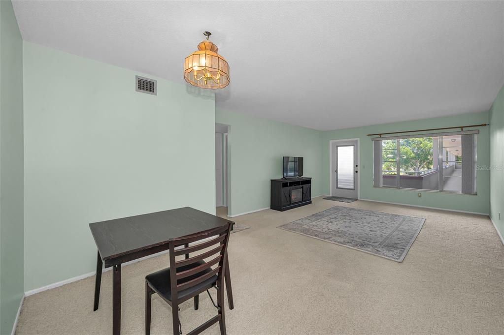 For Sale: $109,000 (2 beds, 1 baths, 1100 Square Feet)
