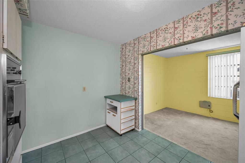 For Sale: $109,000 (2 beds, 1 baths, 1100 Square Feet)