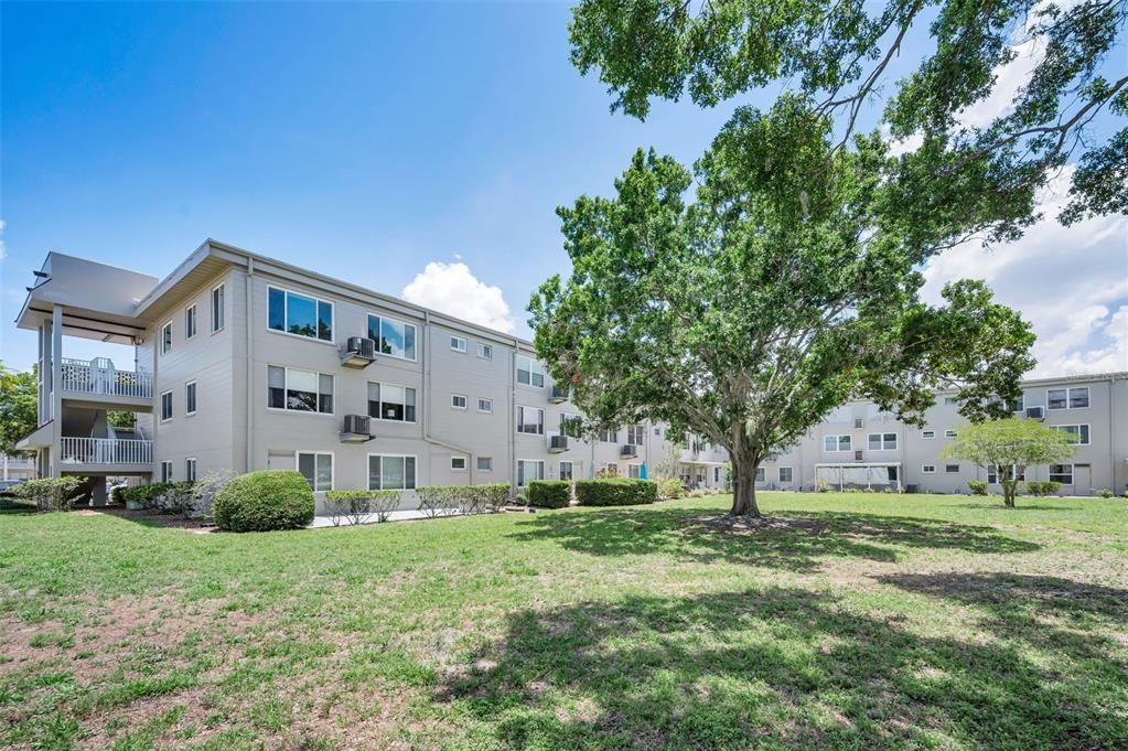 For Sale: $109,000 (2 beds, 1 baths, 1100 Square Feet)