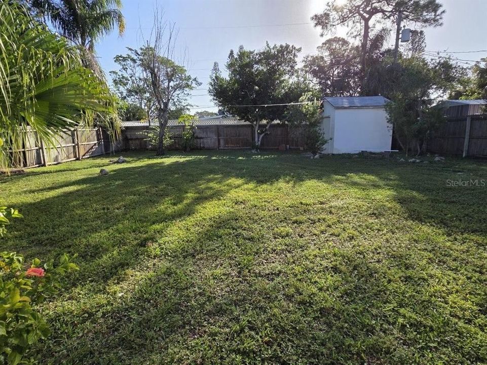 Active With Contract: $215,000 (3 beds, 1 baths, 1040 Square Feet)