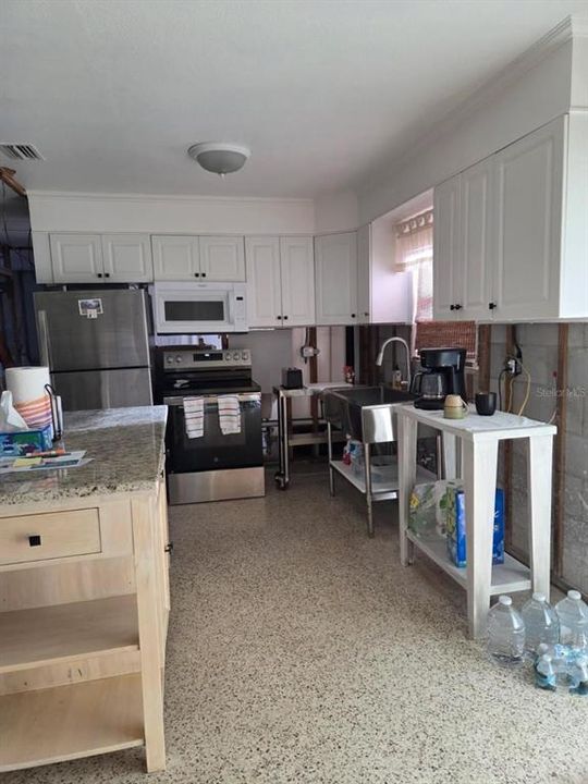 Active With Contract: $215,000 (3 beds, 1 baths, 1040 Square Feet)