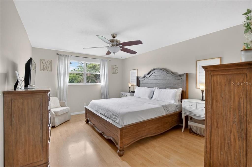 For Sale: $490,000 (4 beds, 3 baths, 2300 Square Feet)