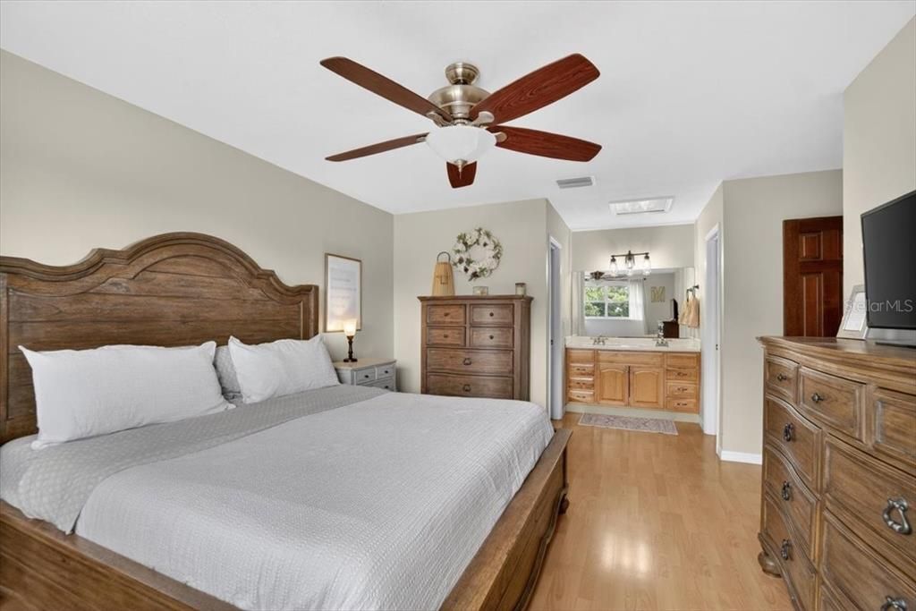 For Sale: $490,000 (4 beds, 3 baths, 2300 Square Feet)