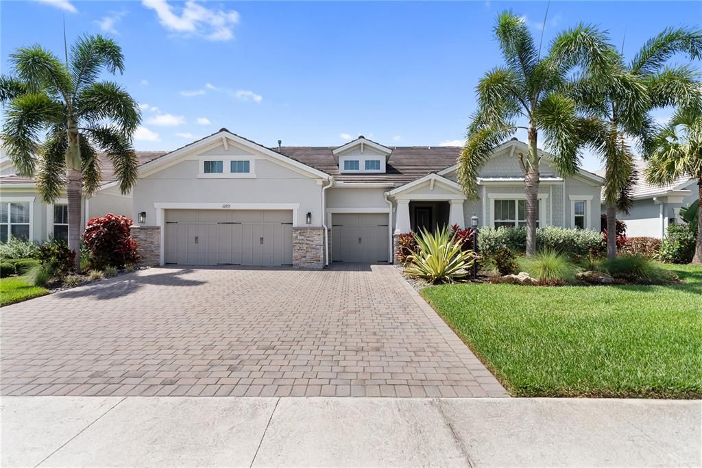 For Sale: $1,250,000 (4 beds, 3 baths, 4120 Square Feet)