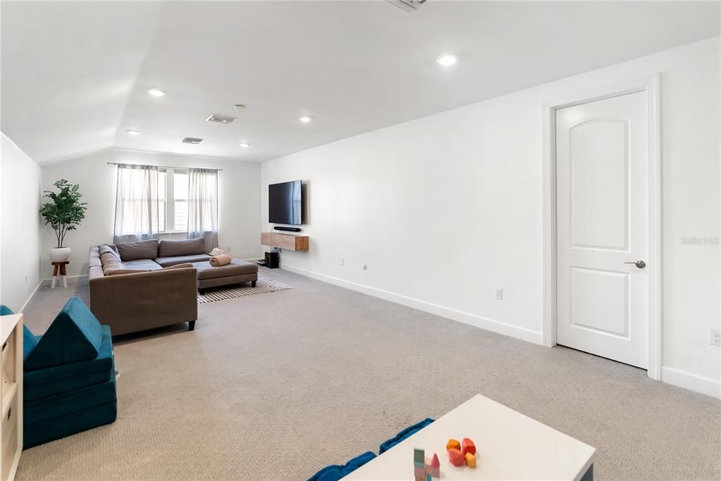 For Sale: $1,250,000 (4 beds, 3 baths, 4120 Square Feet)