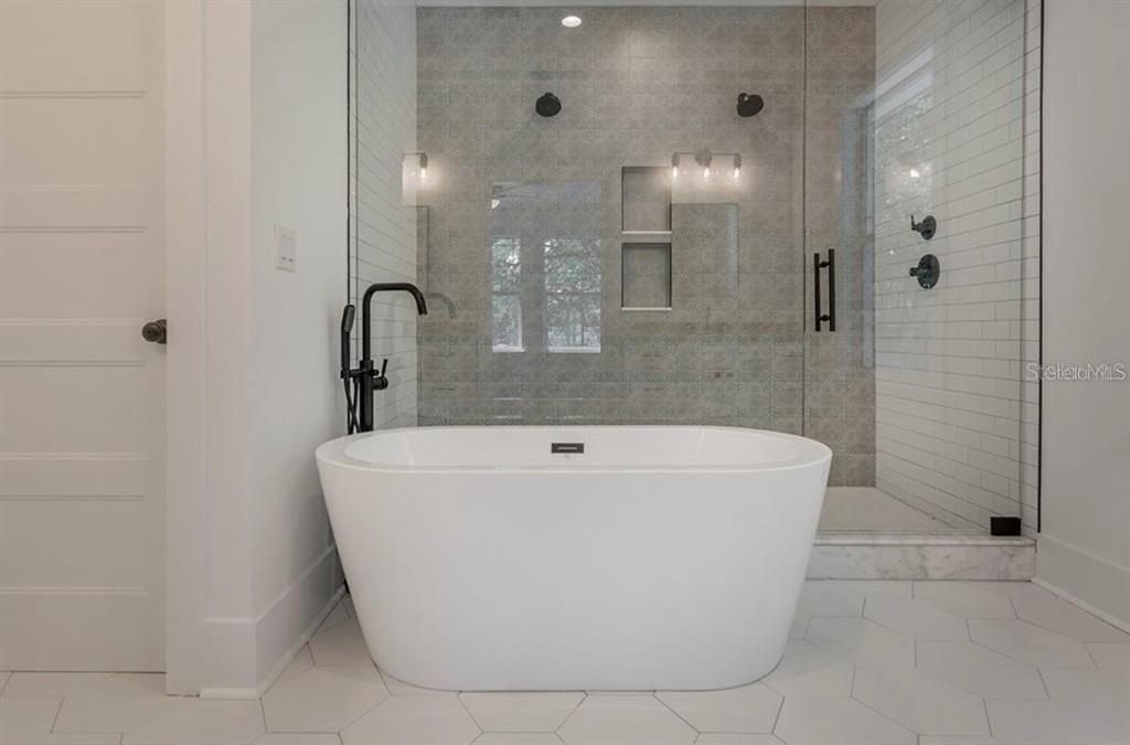 For Rent: $4,500 (4 beds, 3 baths, 2392 Square Feet)