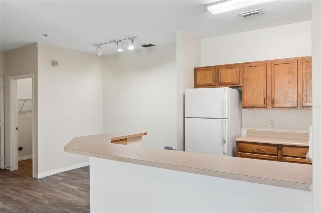 For Sale: $213,500 (2 beds, 2 baths, 1046 Square Feet)
