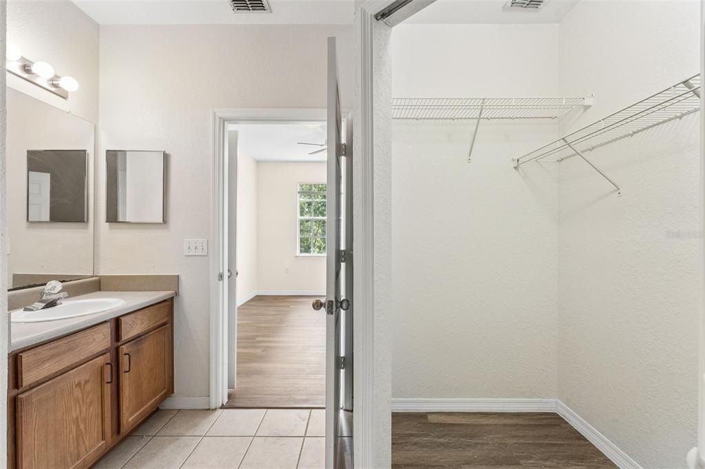 For Sale: $213,500 (2 beds, 2 baths, 1046 Square Feet)