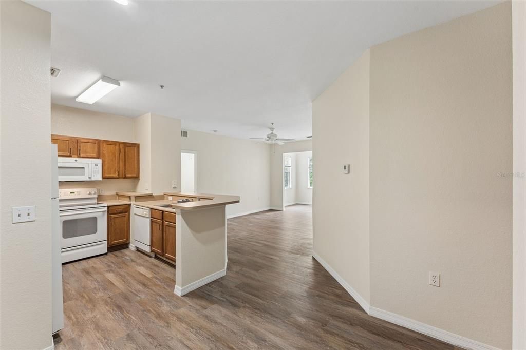 For Sale: $213,500 (2 beds, 2 baths, 1046 Square Feet)