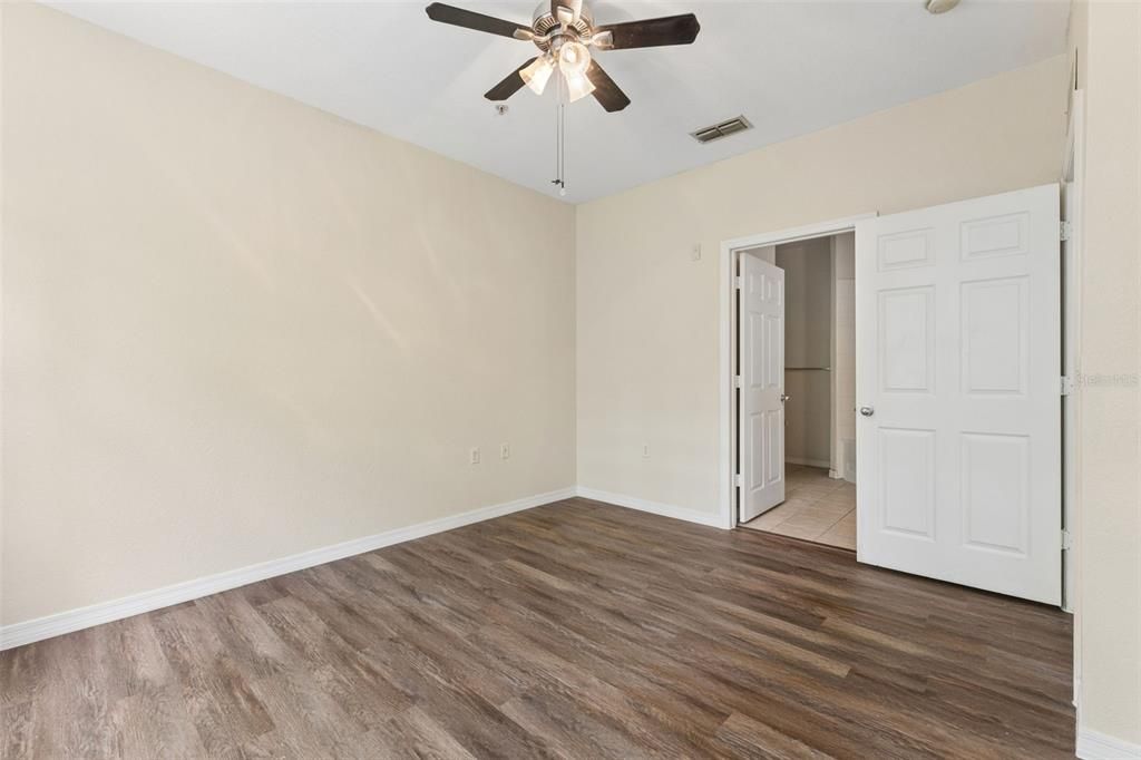For Sale: $213,500 (2 beds, 2 baths, 1046 Square Feet)