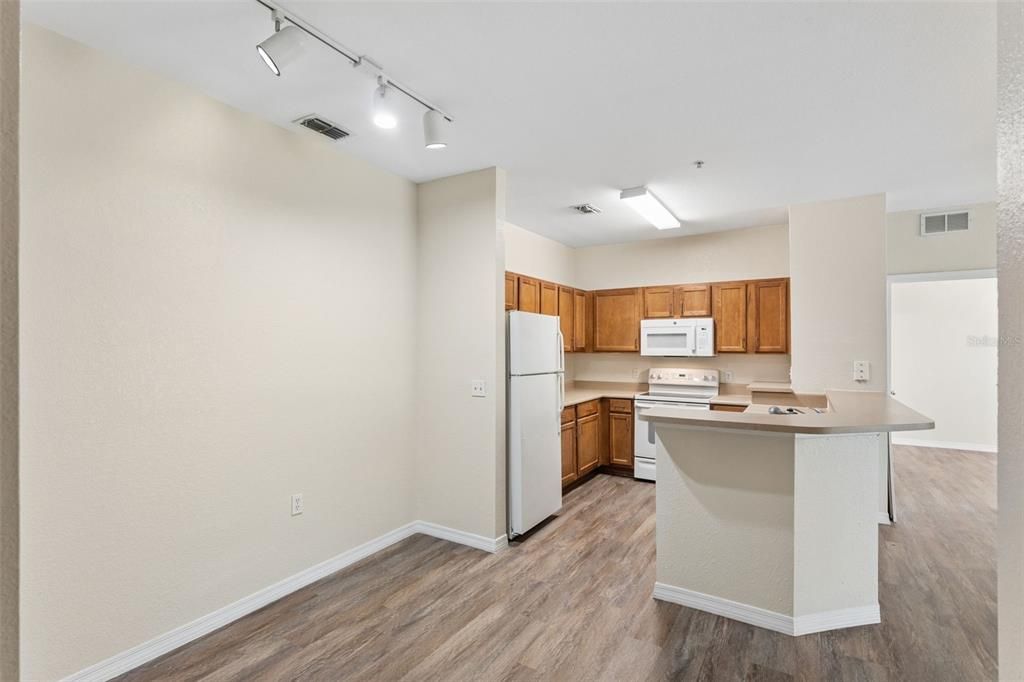 For Sale: $213,500 (2 beds, 2 baths, 1046 Square Feet)