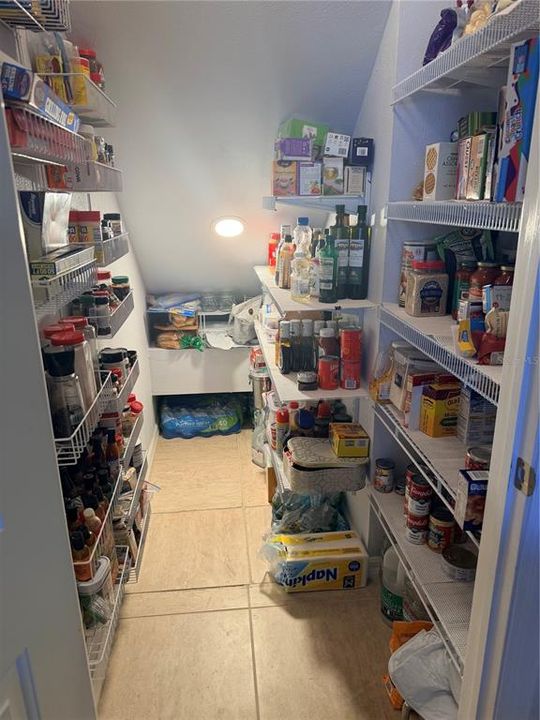 В аренду: $4,500 (4 спален, 2 ванн, 2387 Квадратных фут)