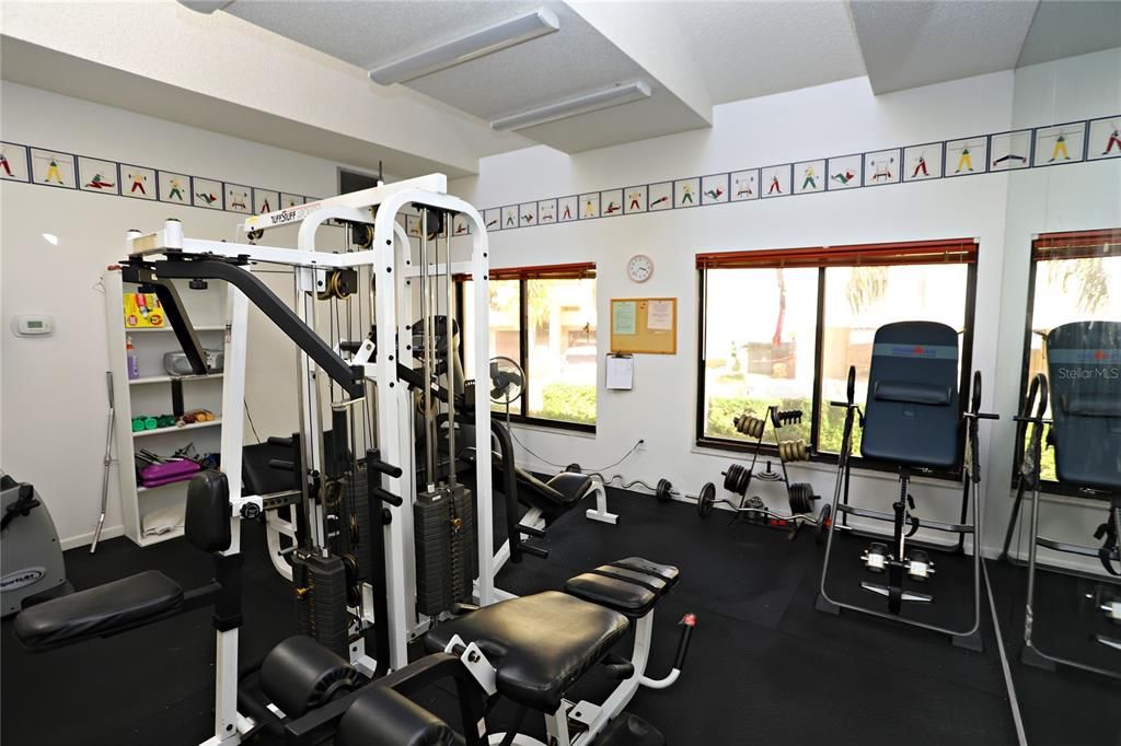 For Rent: $2,300 (1 beds, 1 baths, 790 Square Feet)