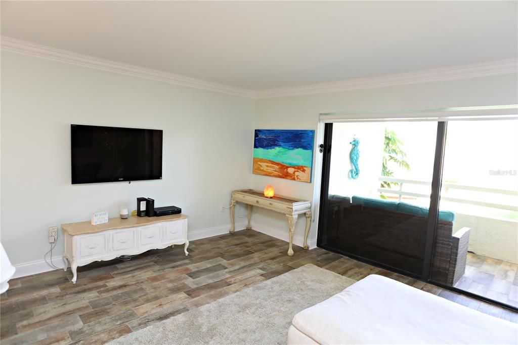 For Rent: $2,300 (1 beds, 1 baths, 790 Square Feet)