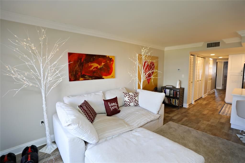 For Rent: $2,300 (1 beds, 1 baths, 790 Square Feet)